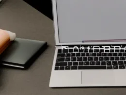 Jak naprawić biały ekran w laptopie