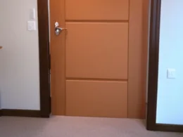 Jak naprawić drzwi z okleiny