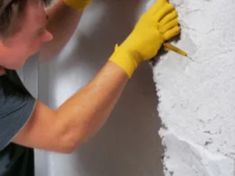 Jak naprawić dziurę w ścianie gipsowej