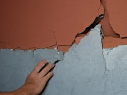 Jak naprawić pęknięcie na ścianie