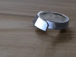 Jak naprawić pęknięty pierścionek