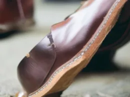 Jak naprawić porysowane buty skórzane