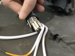 Jak naprawić przewiercony kabel