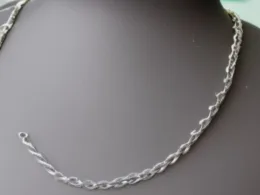 Jak naprawić srebrny łańcuszek