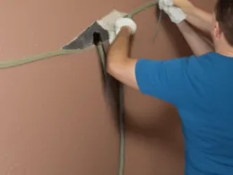 Jak naprawić ubytki w ścianie