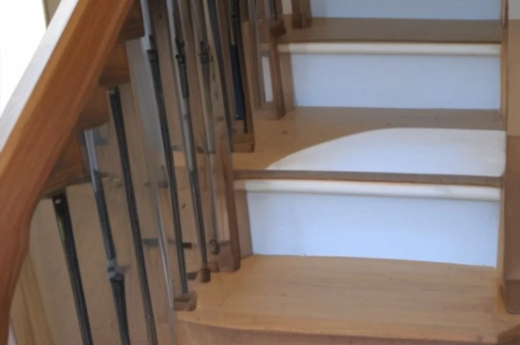 Jak naprawić uszkodzone schody drewniane