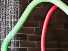 Jak naprawić wąż prysznicowy?