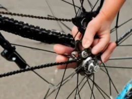 Jak naprawić zerwany łańcuch w rowerze