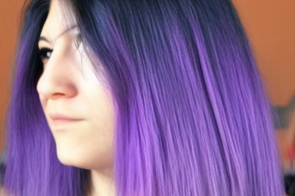 Jak pozbyć się fioletowego odcienia z włosów